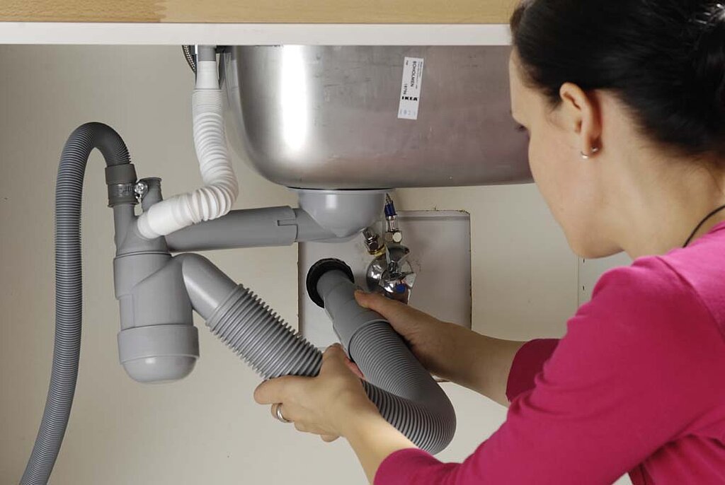 Küchenspüle einbauen anschließen Siphon