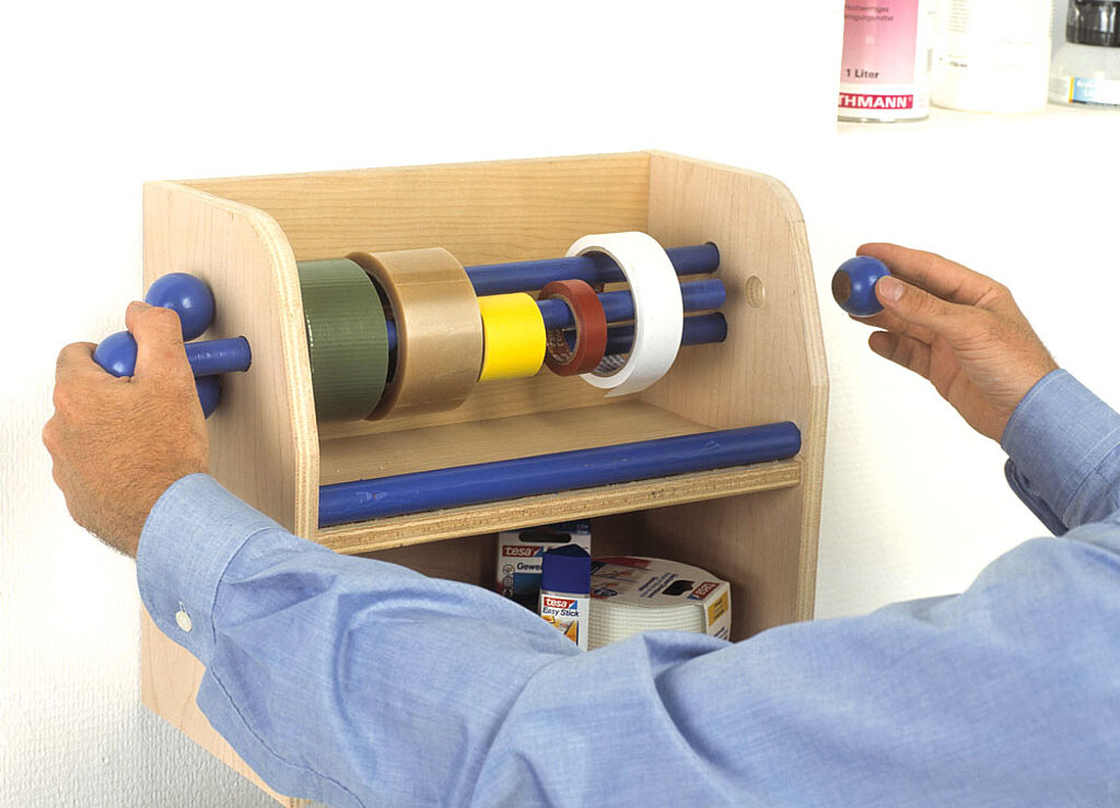 Werkstatt einrichten Ordnung Stauraum Werkzeug Klebeband