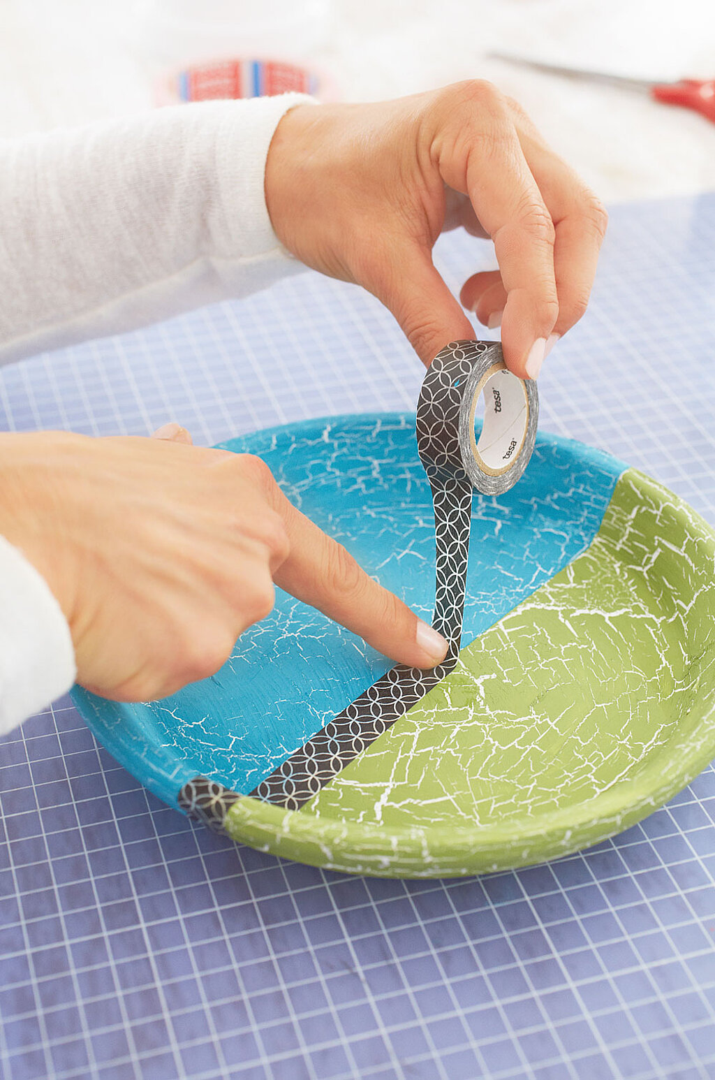 tesa trendpapier 19 idee 1 etageren schritt 04