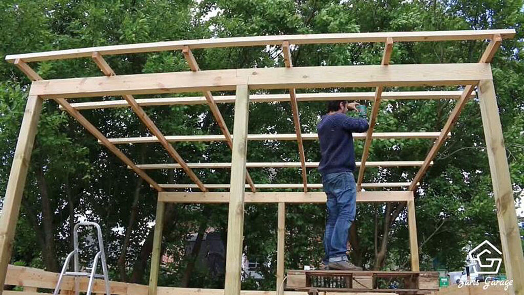 Pfosten Dachkonstruktion verschrauben