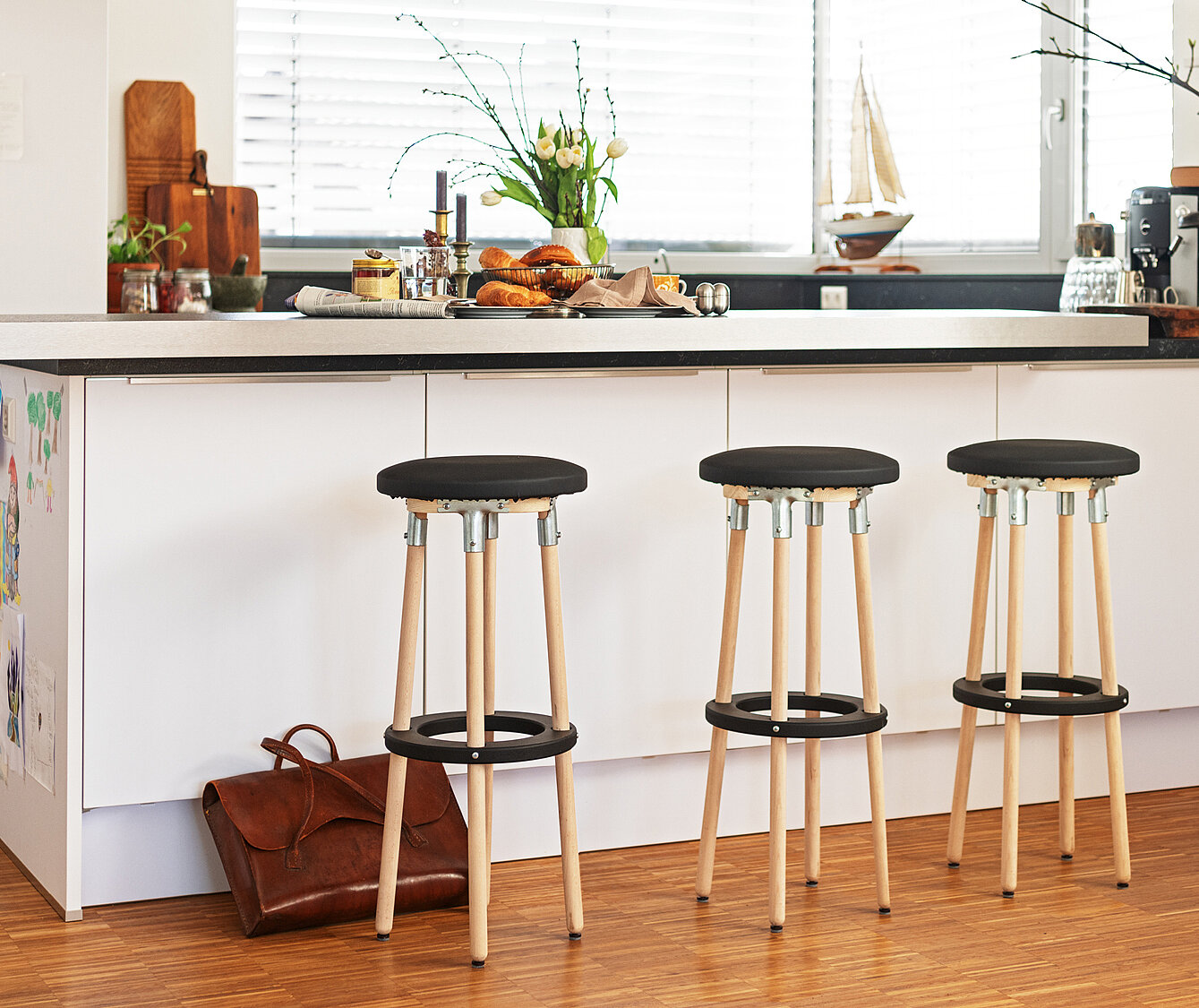 Barhocker selber bauen: DIY-Anleitung aus Holz