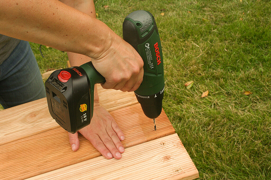 Gartenbank aus Beton und Holz