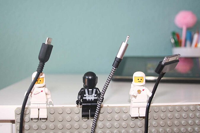 Homeoffice Hacks Tricks Tipps Kabelhalter Lego