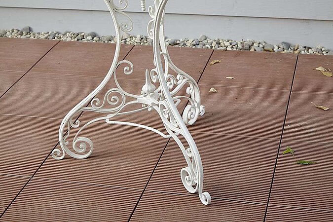 Gartentisch aus Metall neu lackieren Rost