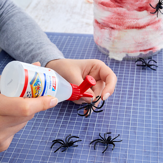 Leuchtende DIY-Deko zu Halloween