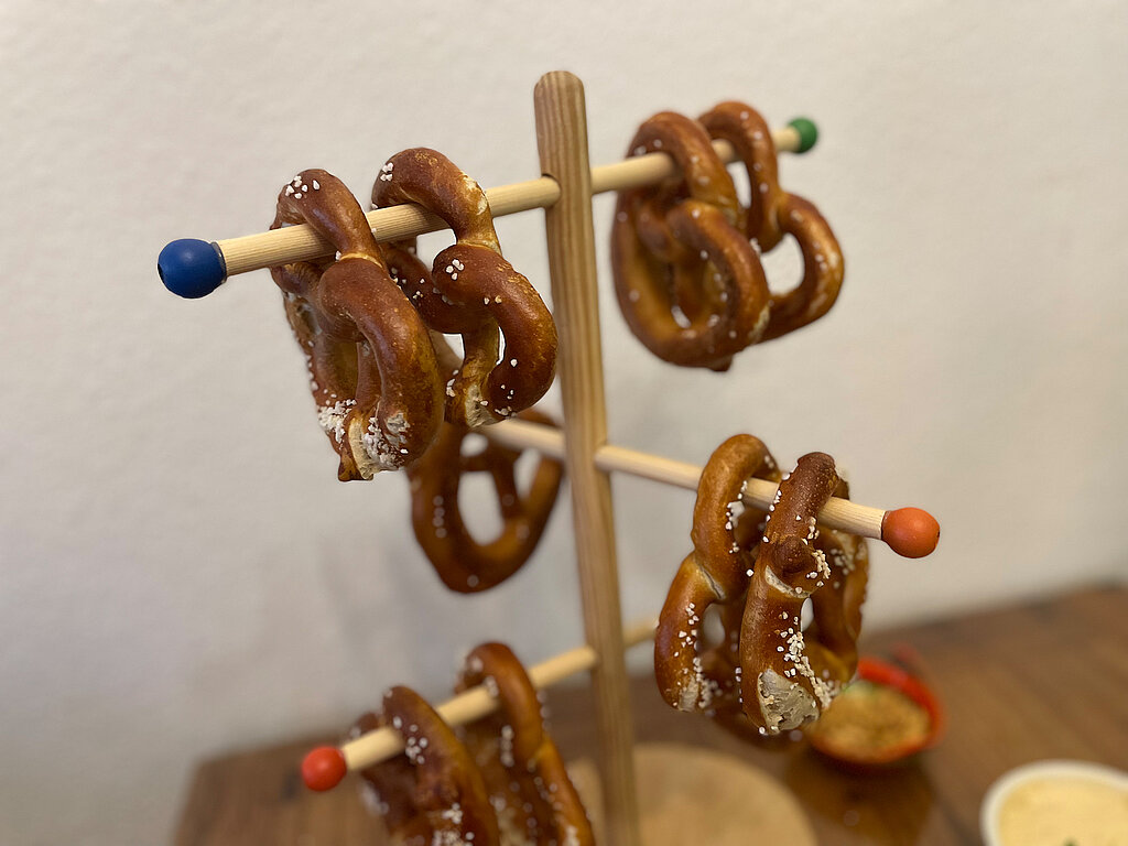 Brezelständer aus Holz selber bauen
