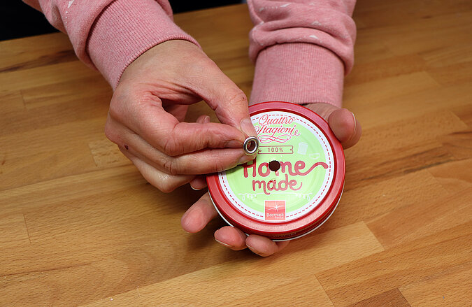 DIY Academy-Upcycling-Einmachglas Trinkglas-Loch-Deckel-Huelse