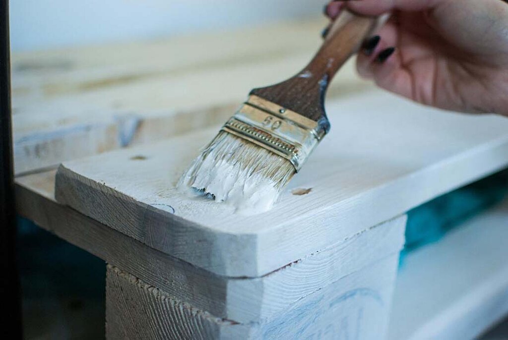 Bett aus Paletten bauen