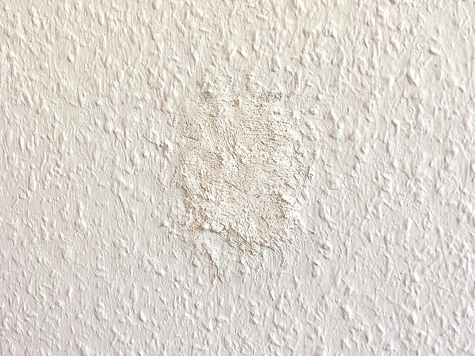 Reparaturspachtel Raufaser Löcher