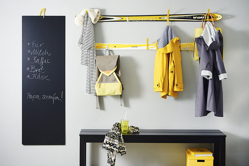Garderobe aus Skiern bauen