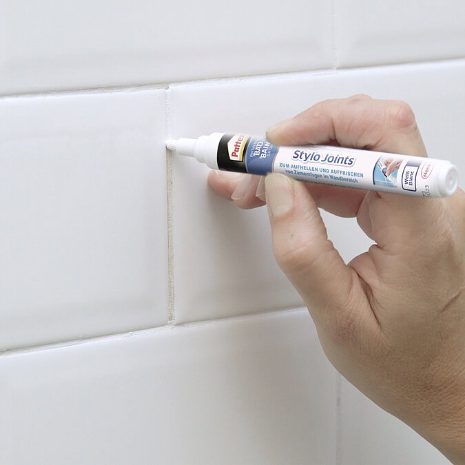 Fugenstift zur Auffrischung von Zemetfugen im Bad