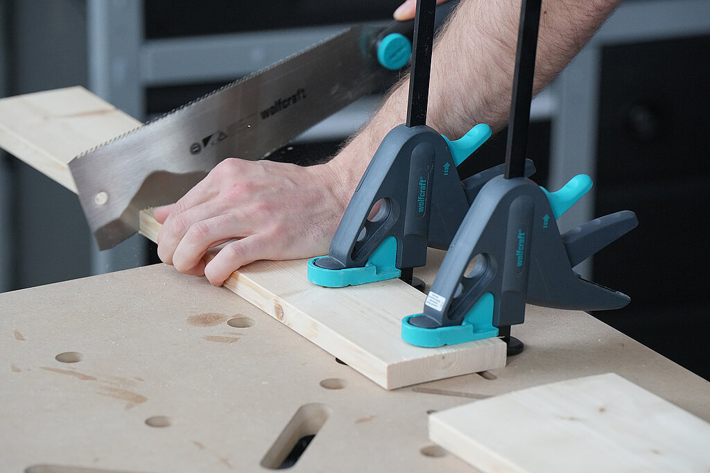 Holzbretter für Dekoschild zuschneiden