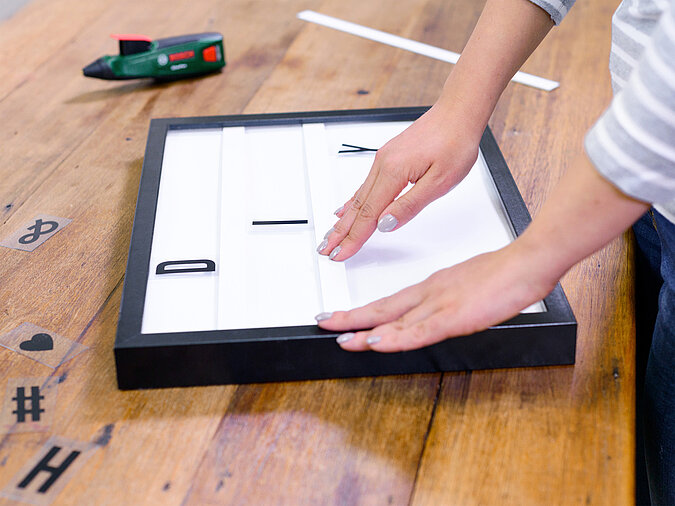 Light Box: Leisten andrücken