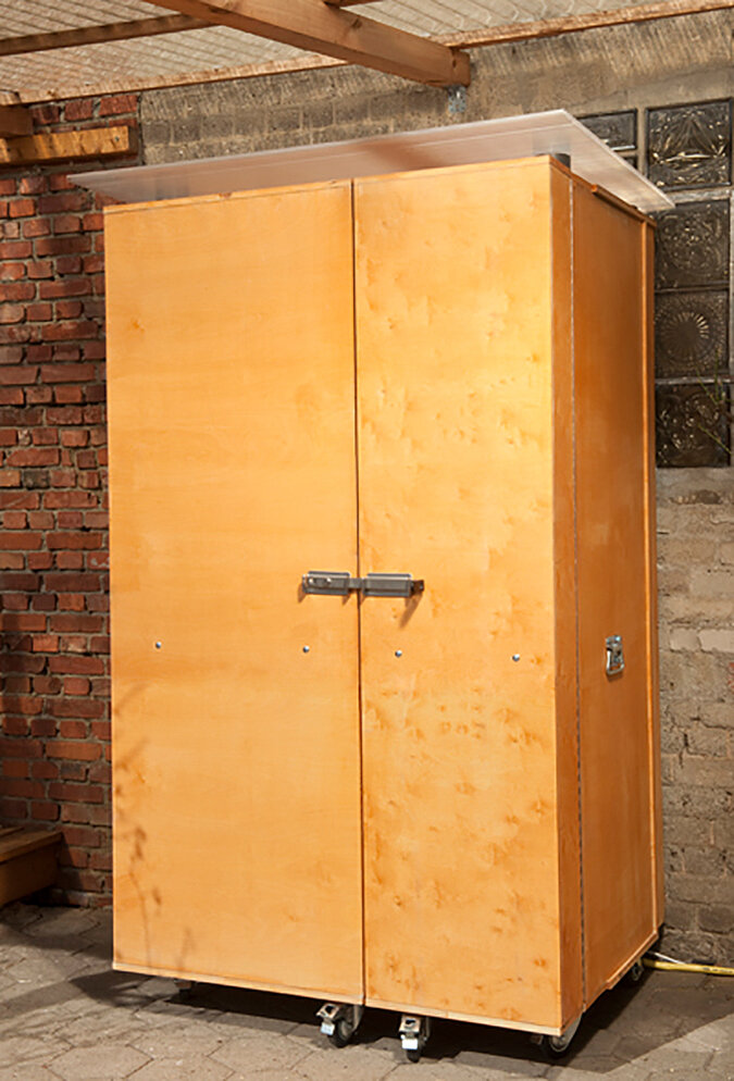 Outdoorküche aus altem Schrank