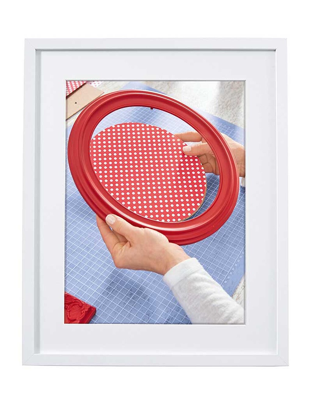 Gemalte Kinderbilder präsentieren