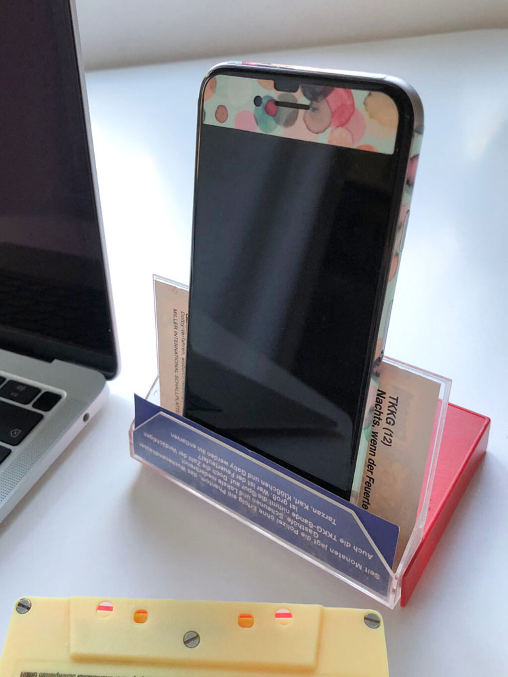 Homeoffice Hacks Tricks Tipps Handyhalter Kassettenhülle