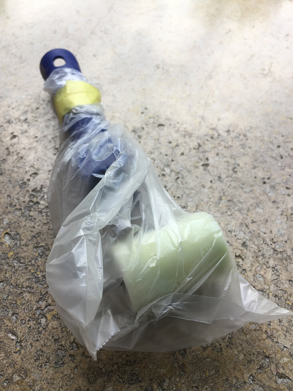 Pinsel in Tüte aufbewahren