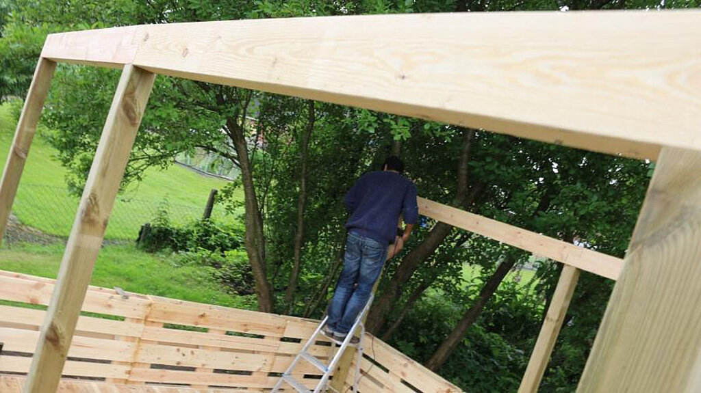 terrasse aus europaletten selber bauen 10