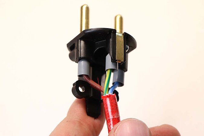 Kupferleuchte Stecker anschließen