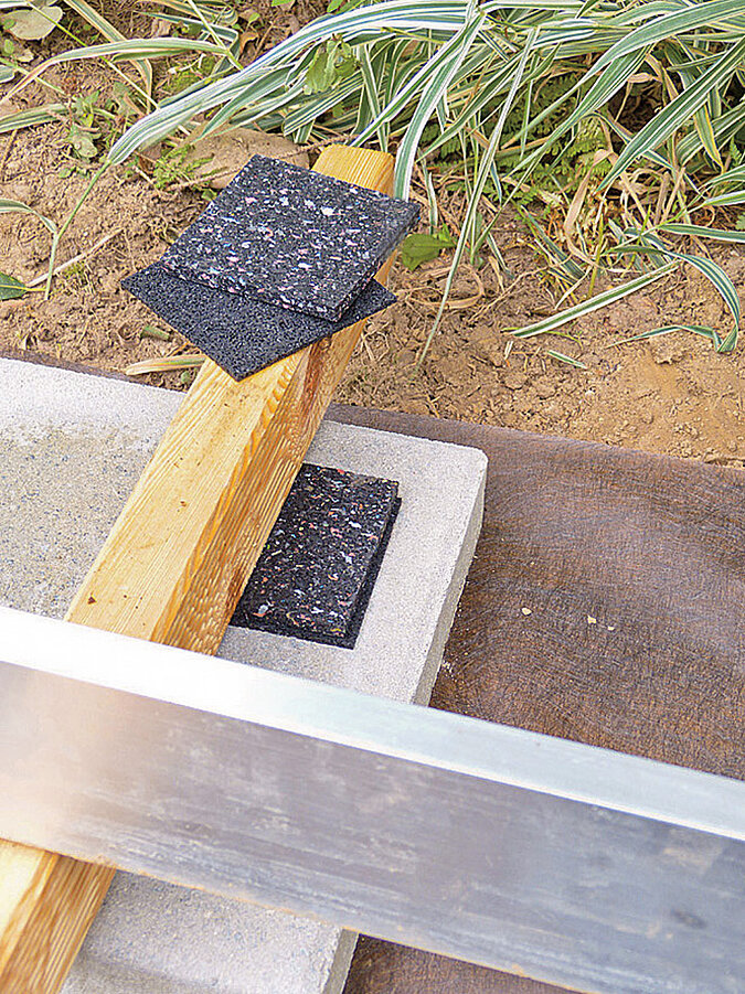 Holzdeck: Niveau mit Pads ausgleichen