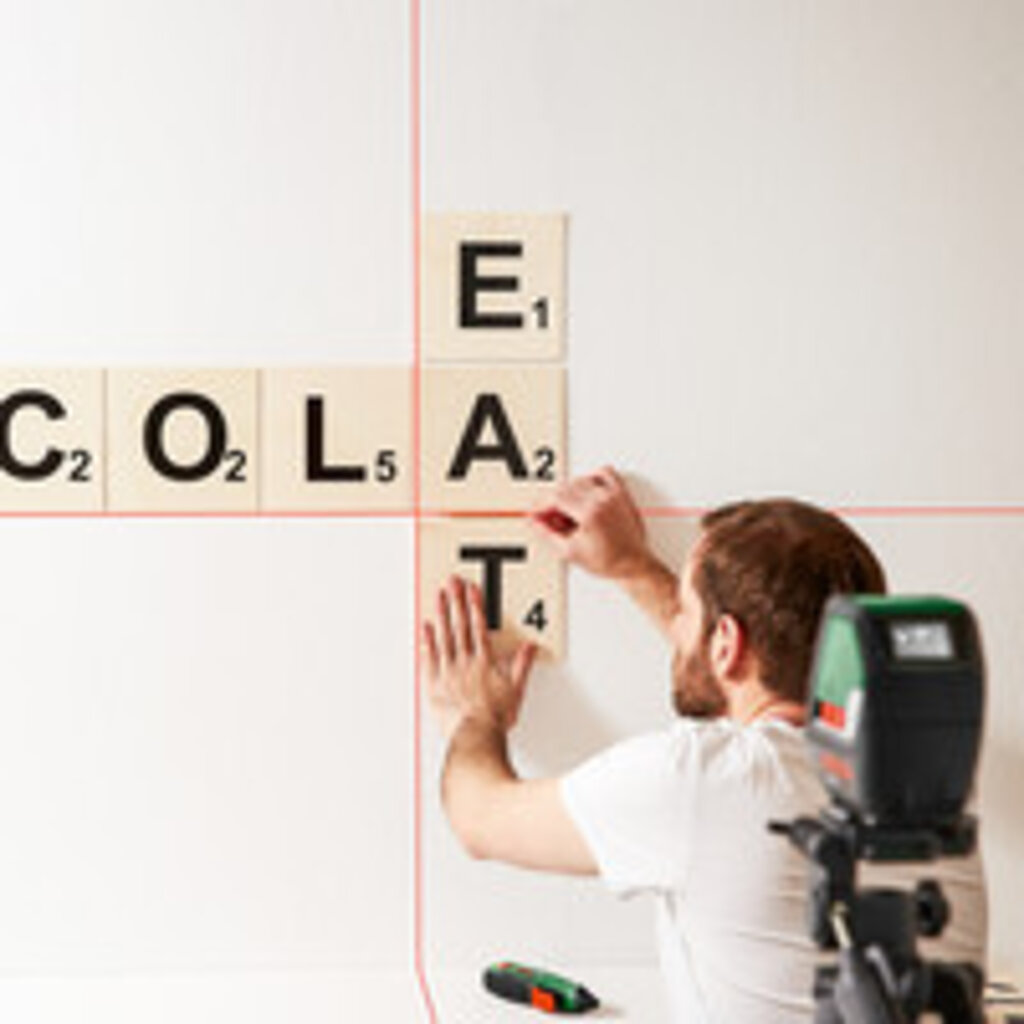 Scrabble an der Wand 