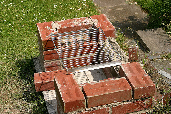 Grillrost probeweise auflegen