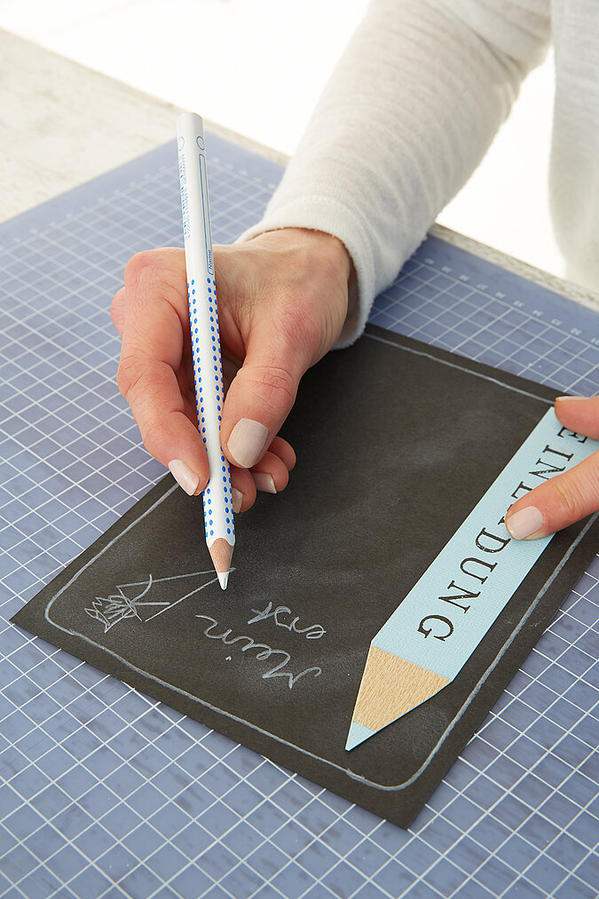 Einschulung Einladungskarten mit Kreidestift beschriften und persönliche Einladung zum ersten Schultag gestalten