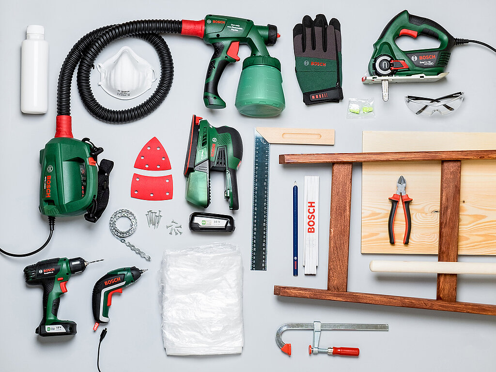 Materialien und Werkzeuge für den Garderobenbau