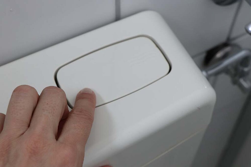 Energie sparen Badezimmer Toilette Spülstopp