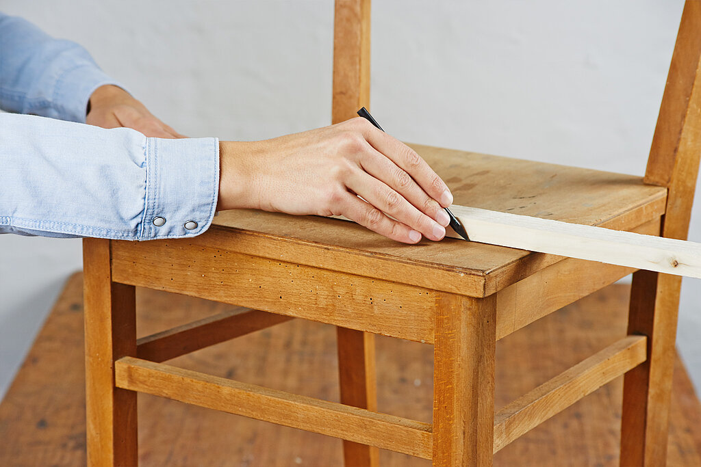 Garderobe aus altem Stuhl bauen