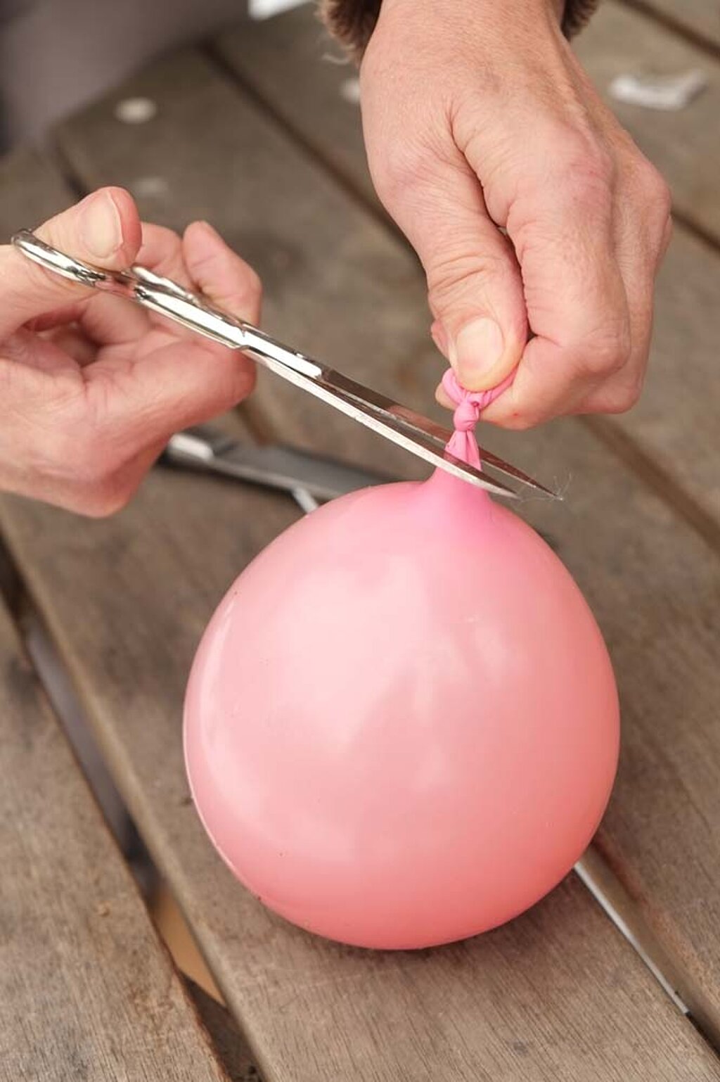 Eislaterne Luftballon gefroren