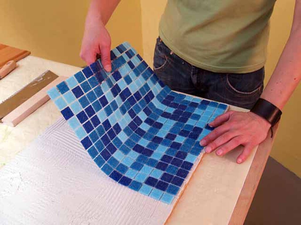 Mosaikfliesen auflegen