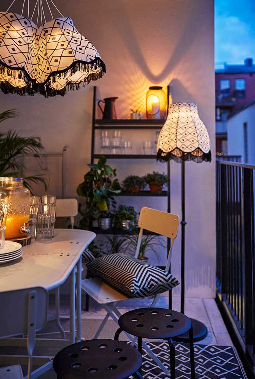 ikea balkon abend licht 01