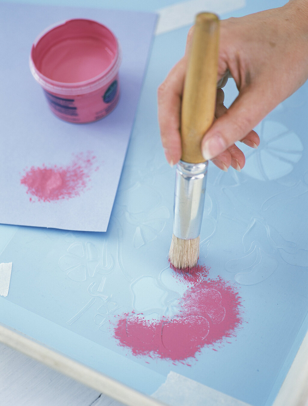 Tablett mit Farbe gestalten