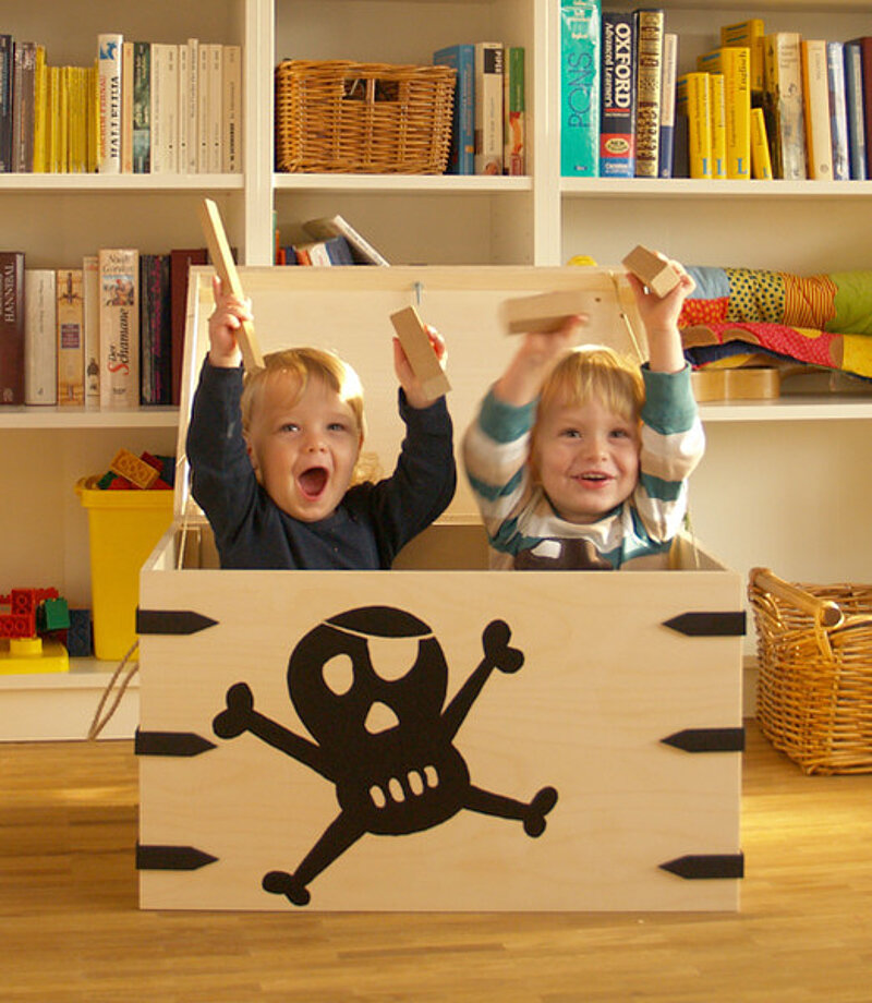 Piratenkiste aus Holz bauen