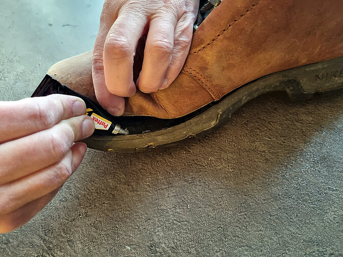Schuhe kleben statt wegschmeißen