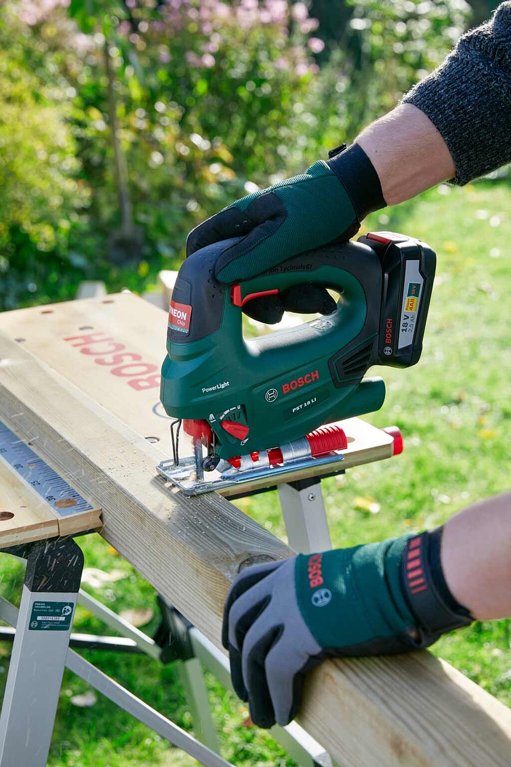 Beetbegrenzung aus Holzpflöcken