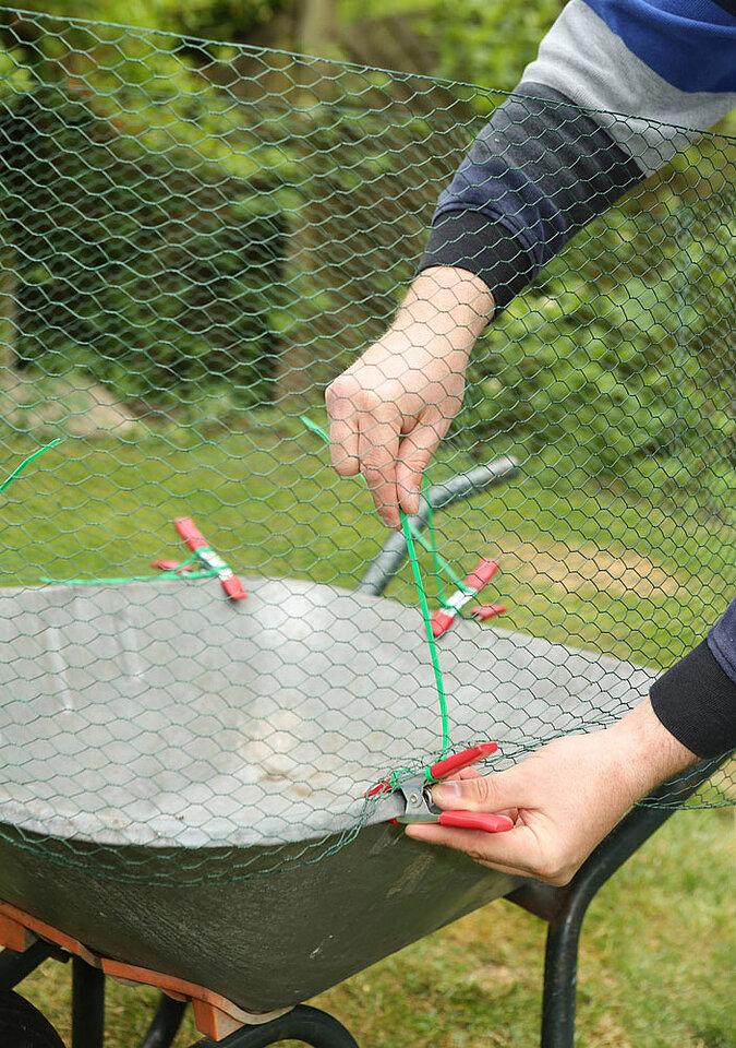 Befestigung Kaninchendraht mit Kabelbindern 