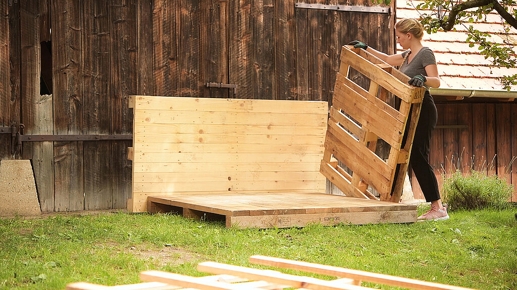 Spielhaus aus Paletten selber bauen