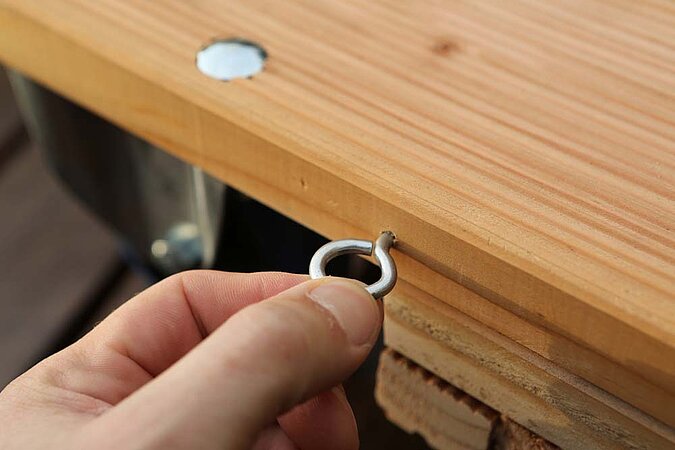 Pflanzenroller: Ringschraube eindrehen
