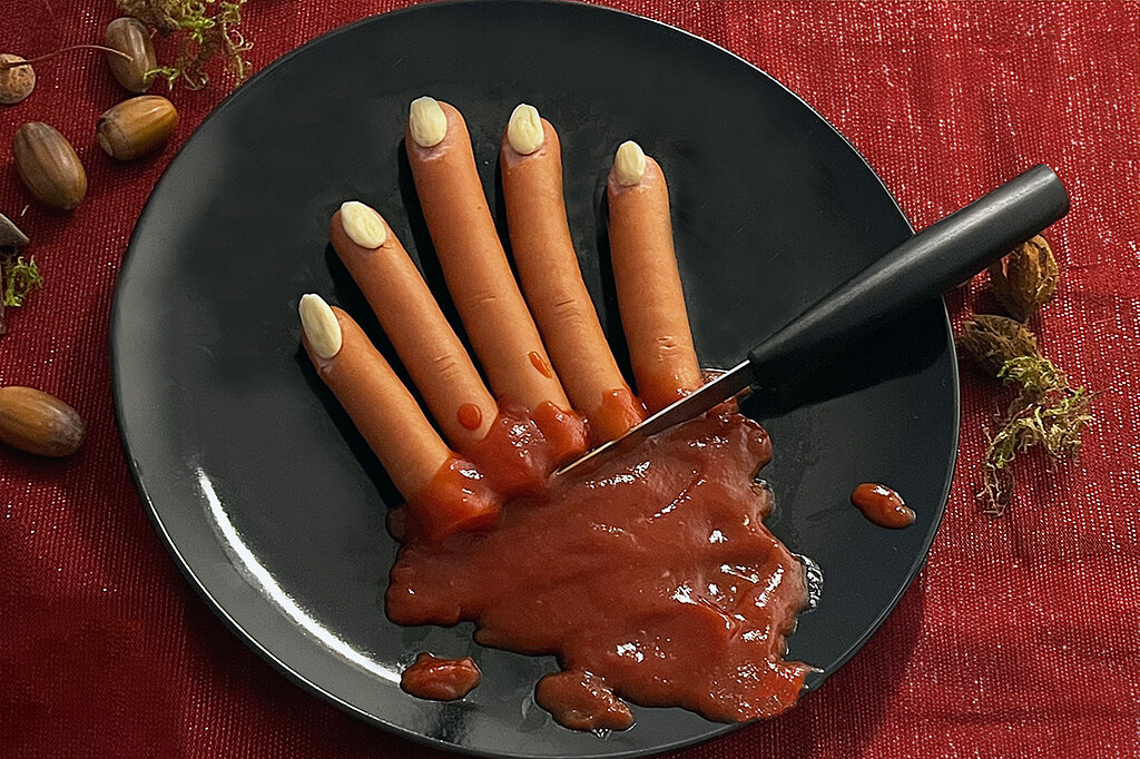 Tischdeko zu Halloween: Abgehackte Wurstfinger