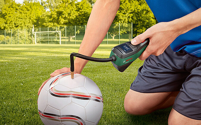 bosch camping helfer luftpumpe fussball 02