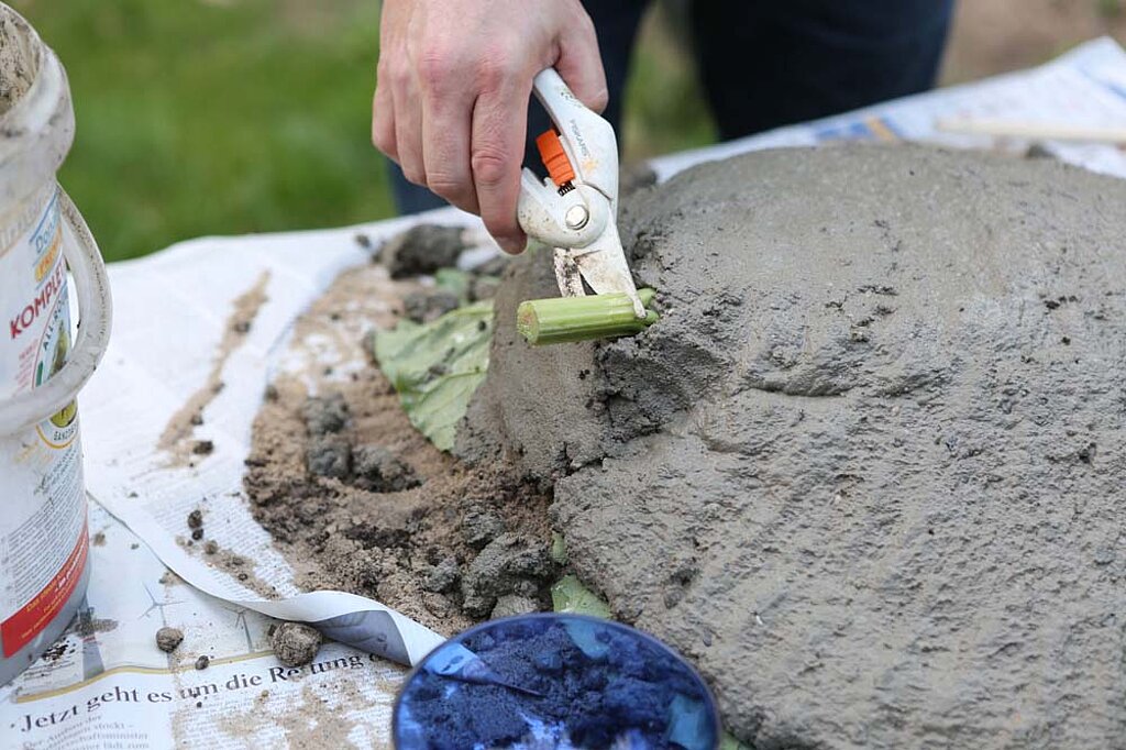 Vogeltränke Beton Blatt Stiel entfernen