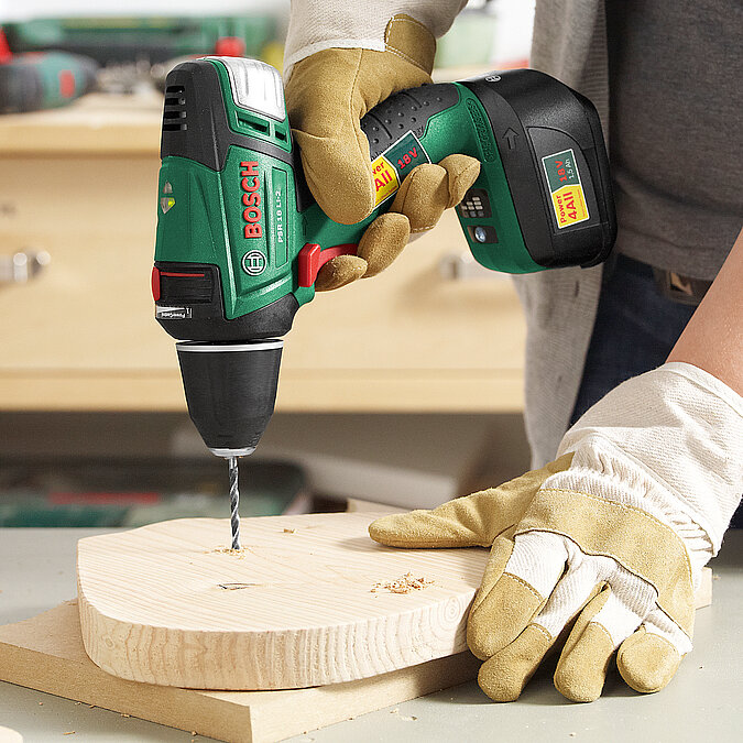 Winterliche Deko-Bären aus Holz bauen