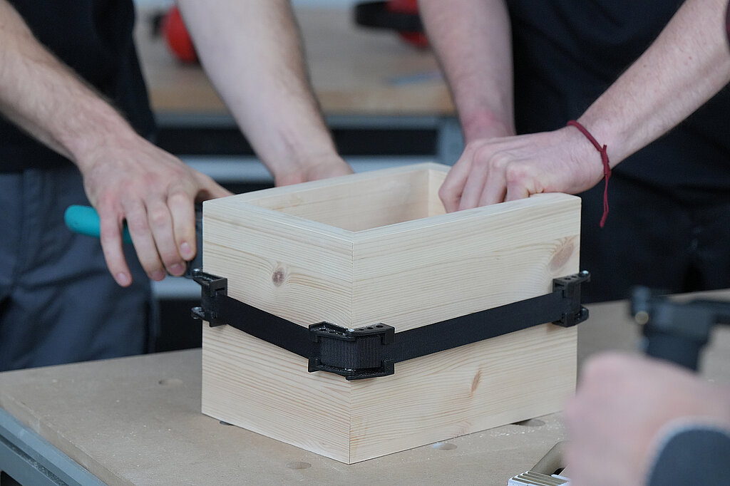 Bretter für Holzlaterne verleimen