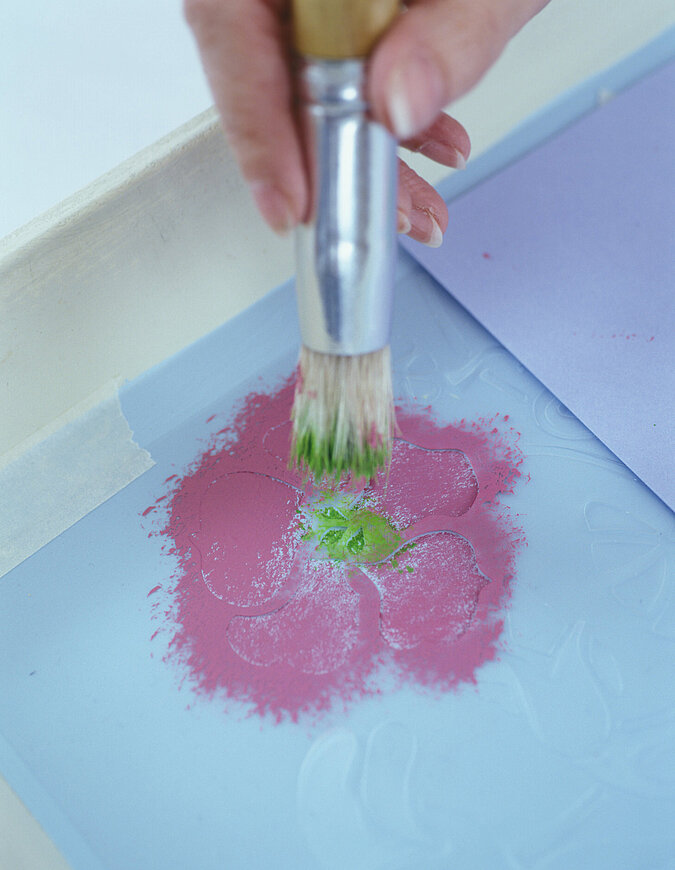 Tablett mit Farbe gestalten