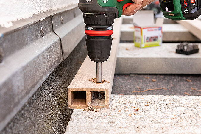 Terrassendielen auf Balkon verlegen