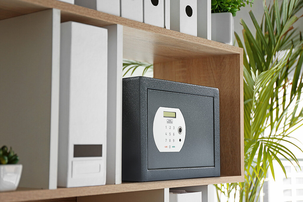 Tresor für zuhause: Schutz für Wertsachen & Dokumente elektronischer Safe mit Zahlencode integriert im Bücherregal zur diskreten Aufbewahrung