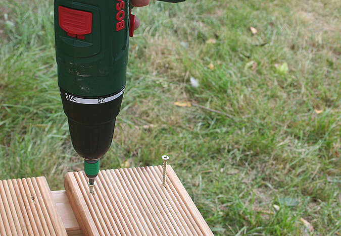 Gartenbank aus Beton und Holz