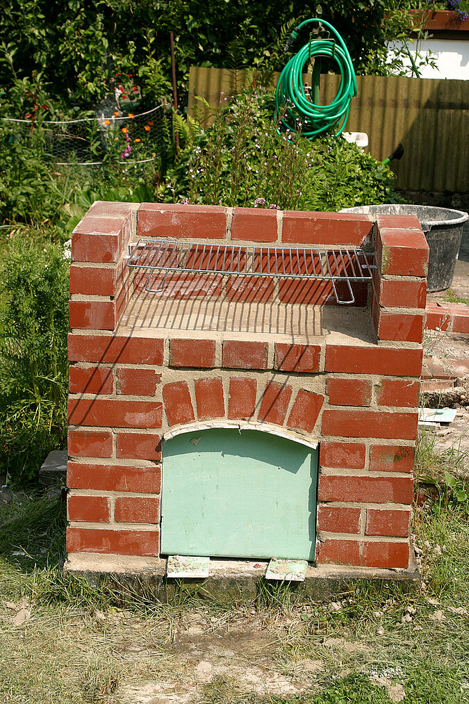 fertig gemauerter Grill trocknet